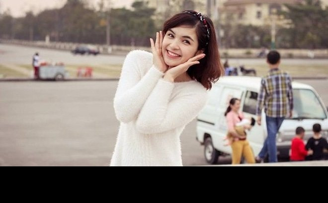 Hòa Minzy – em gái của “chị Kính Hồng”. Nếu như Hòa Minzy được khán giả biết đến nhiều từ cuộc thi Học viện ngôi sao thì chị gái Nguyễn Thị Hằng lại tạo thiện cảm từ vai trò MC chương trình Chúc bé ngủ ngon. “Chị Kính Hồng” chính là chị gái thứ ba trong gia đình của Hòa Minzy. Gia đình cô có 5 chị em, Hòa Minzy là con thứ tư trong nhà, dưới có một em trai. Hai chị em cùng hoạt động trong lĩnh vực giải trí nhưng mỗi người chọn một ngã rẽ riêng.