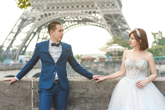 Đôi trẻ bắt đầu công khai tình cảm vào giữa năm 2016. Song hot girl 9X ít tiết lộ về "nửa kia" để không ảnh hưởng đến anh. Sau thời gian giấu kín, cuối cùng, Tú Linh cũng công khai gương mặt bạn trai khi cả hai cùng đến Santorini (Hy Lạp) vào năm 2016. Giữa tháng 3 vừa qua, hot girl Hà thành "khoe" bộ ảnh cưới ngọt ngào chụp tại Đà Lạt khiến nhiều người bất ngờ.