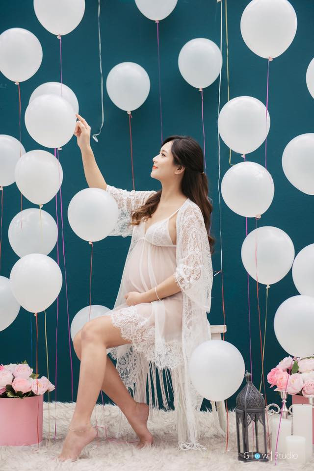 Từ ngày lên xe hoa về nhà chồng, người đẹp quê gốc Hưng Yên khiến dân tình phải ngưỡng mộ khi thường xuyên khoe những hình ảnh hôn nhân viên mãn và niềm hạnh phúc khi tìm được một nửa đích thực của đời mình.