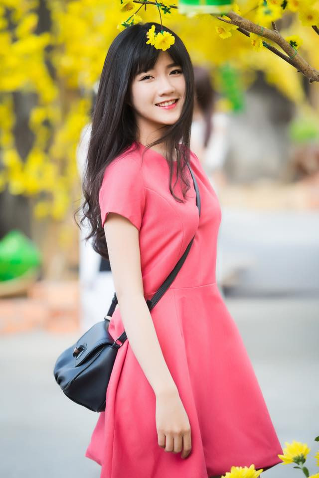 Hot girl Kiều Trinh, tiết lộ vẫn đang FA nên đi dạo phố mùa xuân một mình và tung bộ ảnh mới khoe nhan sắc làm các fan mê mệt.