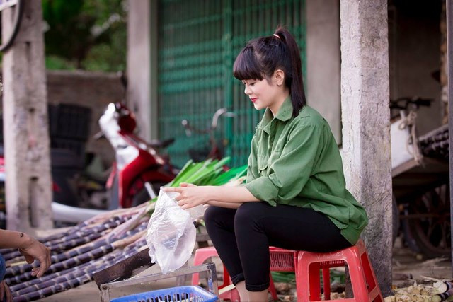 Hiện tại dân mạng vẫn đang tiếp tục tìm kiếm thêm nhiều thông tin khác về cô gái bán mía Hải Dương đang gây sốt để tìm ra sự thật. Nhiều dân mạng còn thẳng thắn chỉ ra rằng đây rất có thể là một bộ ảnh sắp đặt nhằm hút sự chú ý của cộng đồng mạng, giúp “hot girl bán mía” trở nên nổi tiếng, tạo thành hiện tượng mạng.