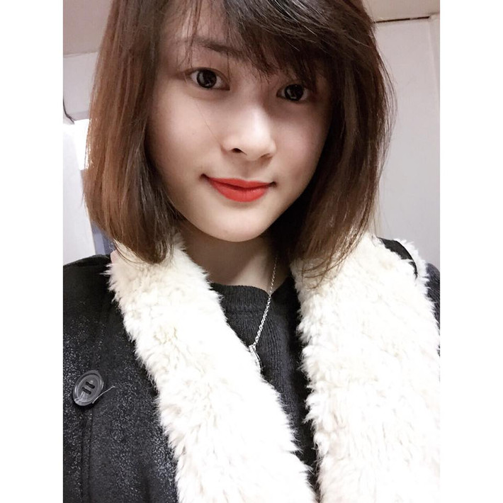 Ngoài ra cư dân mạng Việt còn phát hiện cả Thu Giang lẫn Hạ Vi đều thích màu son đỏ và rất hay cười. Cả hai thường xuyên chụp ảnh khoe nụ cười tỏa nắng với hàm răng đều, sáng bóng cùng khóe miệng cực xinh, làm xao xuyến không ít bạn trẻ.