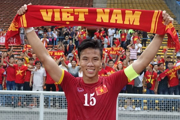 Hậu vệ phải xuất sắc nhất SEA Games 28, không ai khác chính là đội trưởng Quế Ngọc Hải của U23 Việt Nam. Dù tại giải đấu năm nay, Ngọc Hải không chơi nhiều ở vị trí sở trường bên cánh trái, nhưng chỉ với 1-2 trận đấu, chàng cầu thủ SLNA đã cho thấy khả năng đặc biệt của mình. Luôn tạo được sự an tâm cho khán giả, ban huấn luyện mỗi khi ra sân, Ngọc Hải còn kịp ghi hai bàn thắng cho riêng mình tại SEA Games 28.
