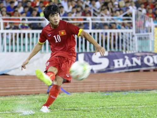 Sau thất bại trước U23 Myanmar, do lo sợ Công Phượng và các đồng đội phải chịu áp lực, chỉ trích... nên mẹ Công Phượng là bà Nguyễn Thị Hoa đã giấu tin anh trai Công Thủy bị tai nạn. Không biết tin anh trai bị nạn, Công Phượng đã chơi khá thoải mái và để lại dấu ấn đậm nét trong trận tranh huy chương đồng với U23 Indonesia.