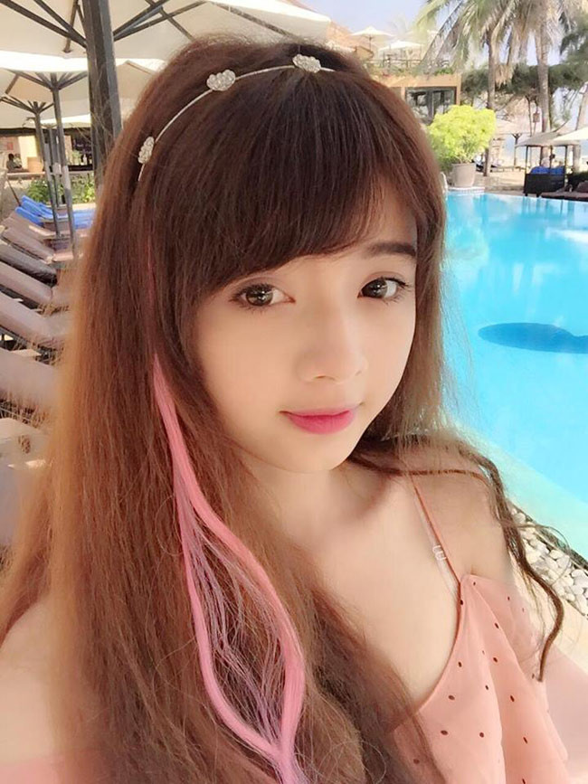 Từ sau khi tốt nghiệp trường Đại học Công nghệ TP.HCM, "hot girl ảnh thẻ" thay đổi khá nhiều công việc.