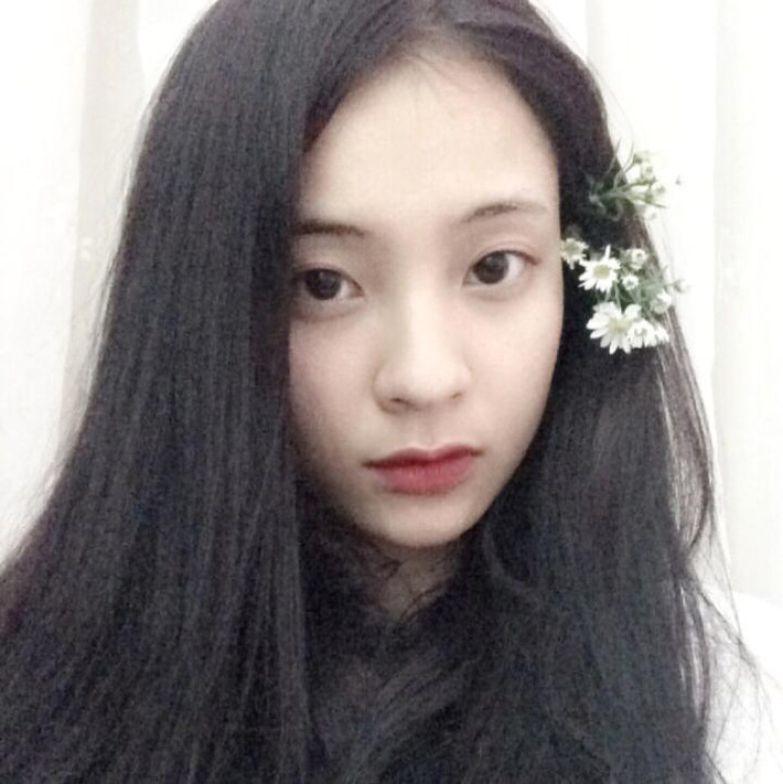 Chuyện bạn gái tin đồn của Công Phượng xuất phát từ những dòng chia sẻ vui trên mạng, khi nhiều fan mong chờ những mối quan hệ tốt đẹp hơn, gắn bó hơn giữa các cầu thủ của tuyển U19. Vì vậy, việc em gái của Tiến Dũng được nghi là bạn gái của Công Phượng khiến rất nhiều bạn trẻ, fan hâm mộ thích thú.