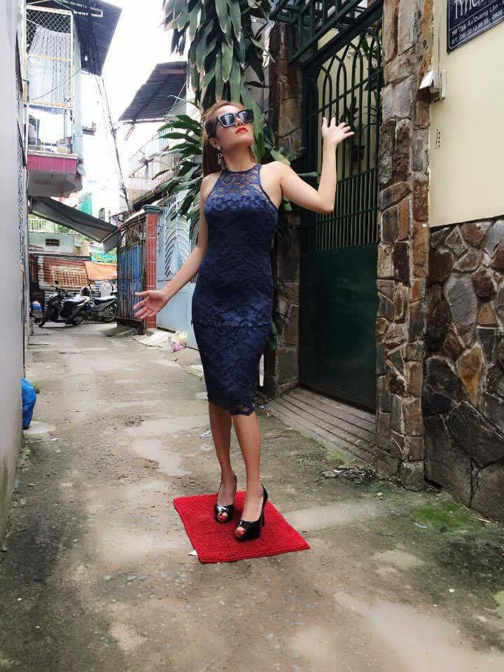 Giống như "hot boy Kenny Sang", phần thông tin phía sau những gì Thảo Đôla viết trên Facebook của mình được giữ khá kín. Hiện tại gần như vẫn chưa có ai biết được gia thế thực sự của cô nàng và càng chưa thể xác định được cô có thực sự giàu có, sở hữu nhiều món đồ có giá hàng trăm tỷ đồng hay không. Chỉ biết khi được thắc mắc về những hành động của mình, Thảo Đôla chỉ nhấn mạnh đó hoàn toàn là tự do cá nhân, cô khoe khoang nhưng hoàn toàn "không làm ảnh hưởng đến ai".