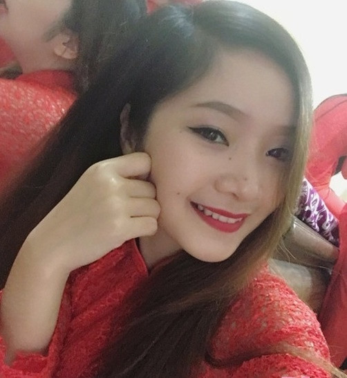 Bài hát thực sự rất phù hợp với khung cảnh đám cưới và càng khiến người xem cảm thấy thú vị hơn khi được "phụ họa" bằng những cử chỉ đáng yêu của 5 cô gái trẻ.