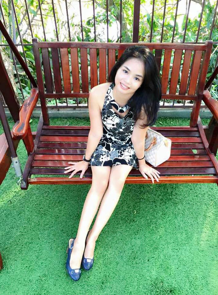 Đằng sau sức trẻ hiếm thấy ở tuổi 35 của bà mẹ hot girl Quỳnh Uyển chính là quãng thời gian tập luyện yoga rất chăm chỉ và bài bản. Được biết bà mẹ hot girl sinh năm 1981 hiện đang làm cô giáo ở một trung tập yoga khá nổi tiếng ở Sài Gòn. Trước đó, chị cũng đã có đến hơn 9 năm tập luyện yoga và để bộ môn thể thao này tạo ra nhiều tác động tích cực, thay đổi cuộc sống và thể chất của mình.