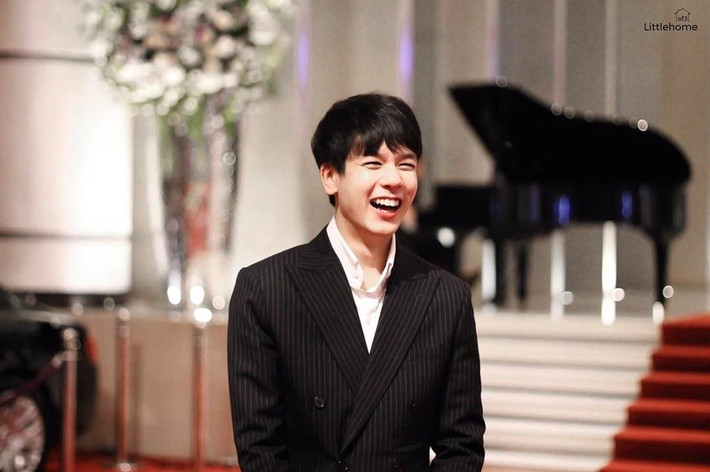 Nụ cười tít mắt đáng yêu là "thương hiệu" của nam sinh viên này.