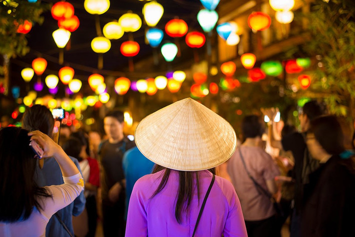 Chợ đêm thắp đèn lồng ở Hội An thật kỳ diệu (Ảnh: Newroadboy).