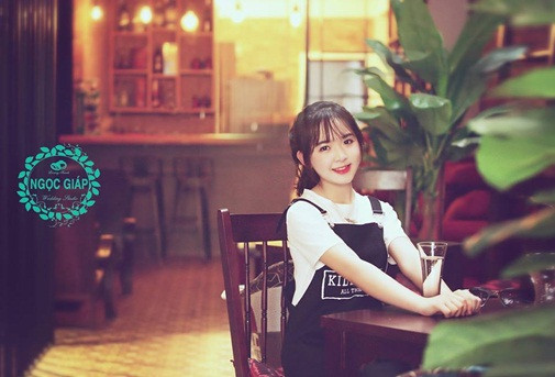 Huyền Châu đã bước vào độ tuổi được cho là "đẹp nhất của đời người", đã đi học cấp ba, đồng nghĩa với với việc phải chịu thêm nhiều những áp lực học tập, thi cử... Chính vì thế tần suất hoạt động của cô nàng trên mạng xã hội cũng không cao. Thỉnh thoảng Huyền Châu mới chia sẻ một vài bức ảnh chụp ở trường hoặc trong những lần đi chơi và rất hiếm khi chia sẻ ảnh chụp nghệ thuật, đầu tư về concept và trang điểm.