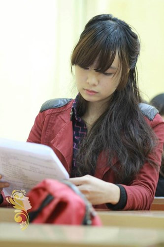 Trương Thị Thảo Ly, sinh năm 1995, đang là sinh viên ngành Phát thanh Truyền hình, Học viện Báo chí và Tuyên truyền. Cách đây không lâu, cô bạn tình cờ được dân mạng Việt phát hiện qua một vài bức ảnh và đặc biệt ấn tượng với khuôn mặt giống hệt Nguyễn Cao Kỳ Duyên - Hoa hậu Việt Nam năm 2014.