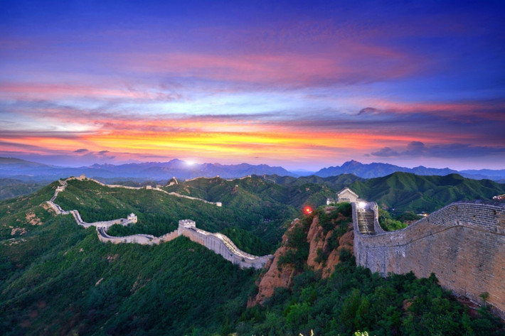 Vạn Lý Trường Thành là bức tường thành nổi tiếng của Trung Quốc. Trước đây, Vạn Lý Trường Thành có rất nhiều tên gọi khác nhau như rào chắn, pháo đài hay Rồng đất… Mãi đến thế kỷ XIX, công trình này mới chính thức được đặt tên là Vạn Lý Trường Thành.