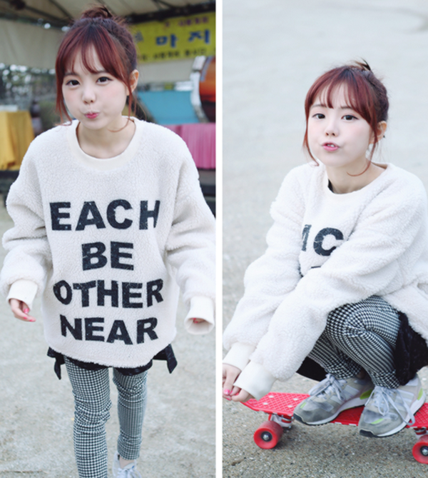 Hiện tại Hong Young Gi đang hoạt động như một người mẫu ở Hàn Quốc. Nhiều người cảm thấy ngạc nhiên khi một cô gái có chiều cao 1m46 lại đi làm người mẫu, nhưng thực chất, Hong Young Gi lại thường xuyên xuất hiện trong những cuốn lookbook, các trang mạng thời trang với hình ảnh cực đáng yêu, hấp dẫn.