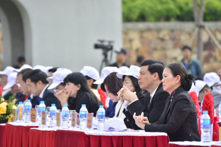 Sáng 14/2 tại thành phố Uông Bí, tỉnh Quảng Ninh đã chính thức khai Hội xuân Yên Tử 2019. Lễ khai hội Xuân Yên Tử 2019 diễn ra tại quảng trường Trung tâm Văn hóa Trúc lâm Yên Tử, phường Thượng Yên Công, thành phố Uông Bí. Đây là một trong những lễ hội lớn, thu hút hàng nghìn người dân tham gia trẩy hội, chiêm bái, lễ phật.