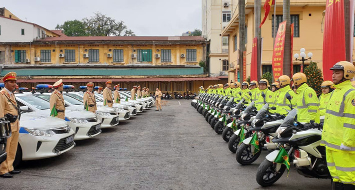 Sáng 25/2, nhiều xe và lực lượng cảnh sát Hà Nội được tăng cường để đảm bảo an ninh trước thềm Hội nghị thượng đỉnh Mỹ - Triều Tiên diễn ra vào hai ngày 27-28/2.