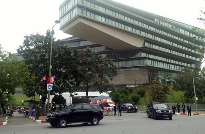Chiều ngày 28/2, Tổng thống Mỹ Donald Trump đã rời khách sạn Marriott ra sân bay Nội Bài sau Hội nghị thượng đỉnh lần 2 với Chủ tịch Triều Tiên Kim Jong-un.