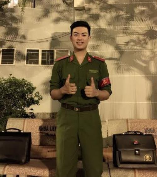 Hot boy cảnh sát điều tra tương lai đốn tim bao nhiêu bạn nữ này là Nguyễn Quang Đức, đến từ thành phố Thái Nguyên.
