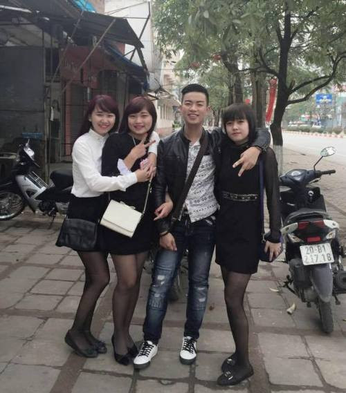 Quang Đức 12 năm liền đạt học sinh giỏi, luôn được bạn bè cũng như thầy cô trong và ngoài trường yêu mến.