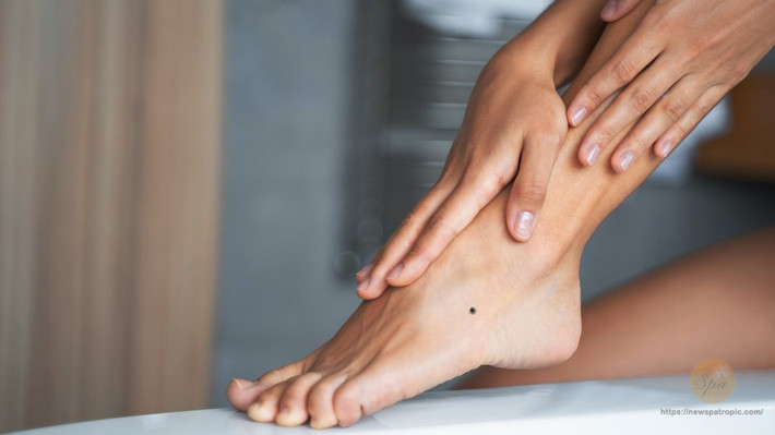 Nốt ruồi bàn chân: Đây là biểu tượng của điềm lành.
