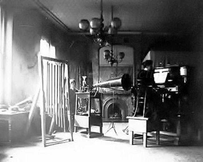 Bức ảnh đầu tiên chụp 1 phòng thu âm năm 1898.