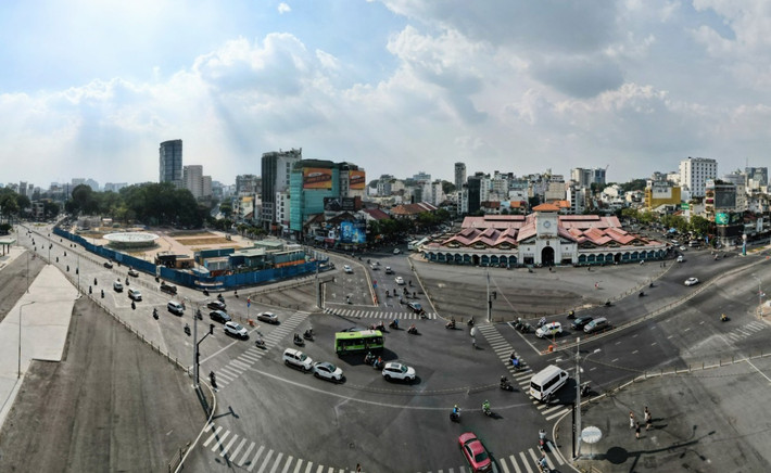 Ga Bến Thành là nhà ga ngầm lớn nhất trong 3 nhà ga ngầm của tuyến Metro số 1, ngoài ra cũng là nhà ga trung tâm của các tuyến Metro trong tương lai.