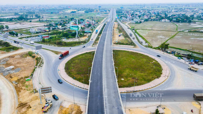 Dự án cao tốc Bắc - Nam, đoạn Mai Sơn - Quốc lộ 45 có tổng chiều dài hơn 63 km, nối 2 tỉnh Ninh Bình và Thanh Hóa (đi qua tỉnh Ninh Bình 14,35km, qua tỉnh Thanh Hóa là 49,02km), tổng mức đầu tư hơn 12.000 tỷ đồng. (Ảnh: Dân Việt).