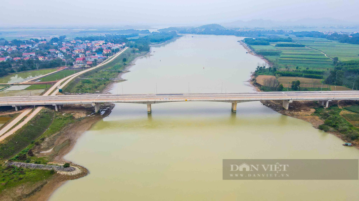 Tại hạng mục cầu Vĩnh An vượt sông Mã (Thanh Hóa) thuộc gói thầu số 13-XL, với chiều dài là 475m cũng đã cơ bản hoàn thành. (Ảnh: Dân Việt).