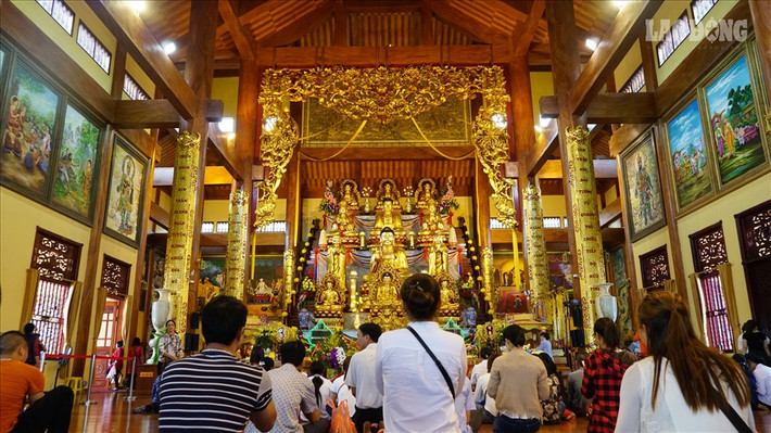 Chùa Ba Vàng hiện đang là ngôi chùa trên núi có tòa chính điện lớn nhất, đạt kỷ lục Việt Nam từ năm 2014.