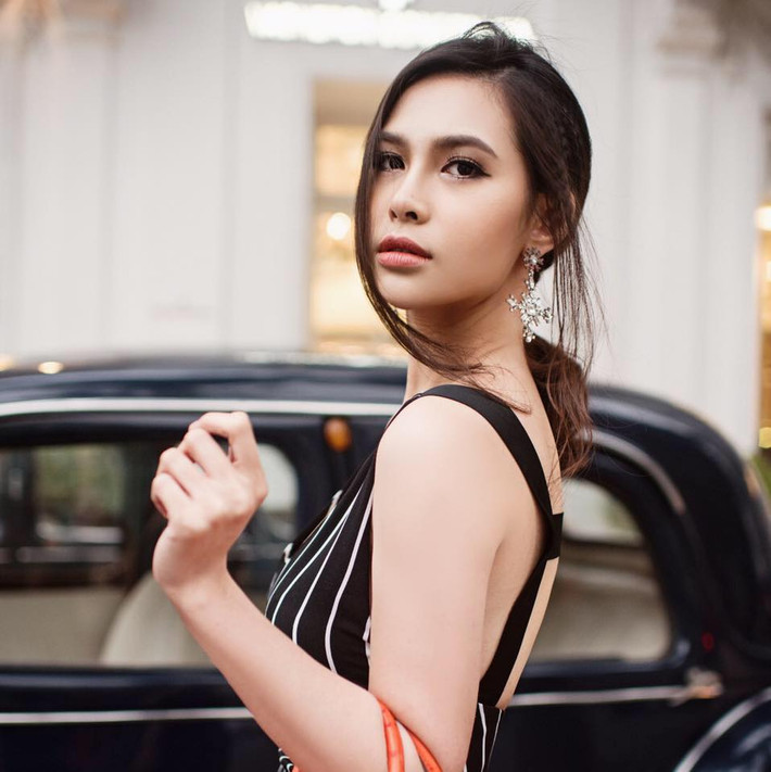 Được biết công việc chính của Lê Mai là kinh doanh, cô thường xuyên bận rộn và ít khi có ngày nghỉ. Tuy nhiên, không vì thế cô bỏ bê việc chăm sóc nhan sắc và tập luyện để có được cơ thể vạn người mê.