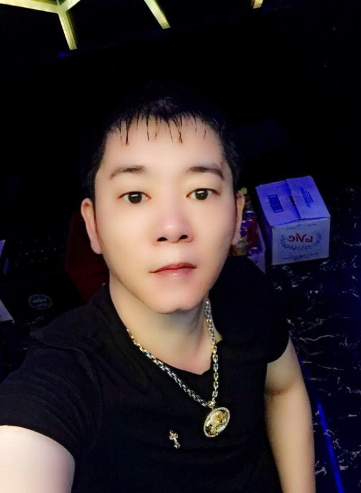 Theo tìm hiểu, người đứng đằng sau các clip về cô bán bánh mỳ là anh Trần Ngọc Hà, sinh năm 1972, là một "cựu" bầu sô, hiện sinh sống và làm việc tại TP Bắc Ninh.