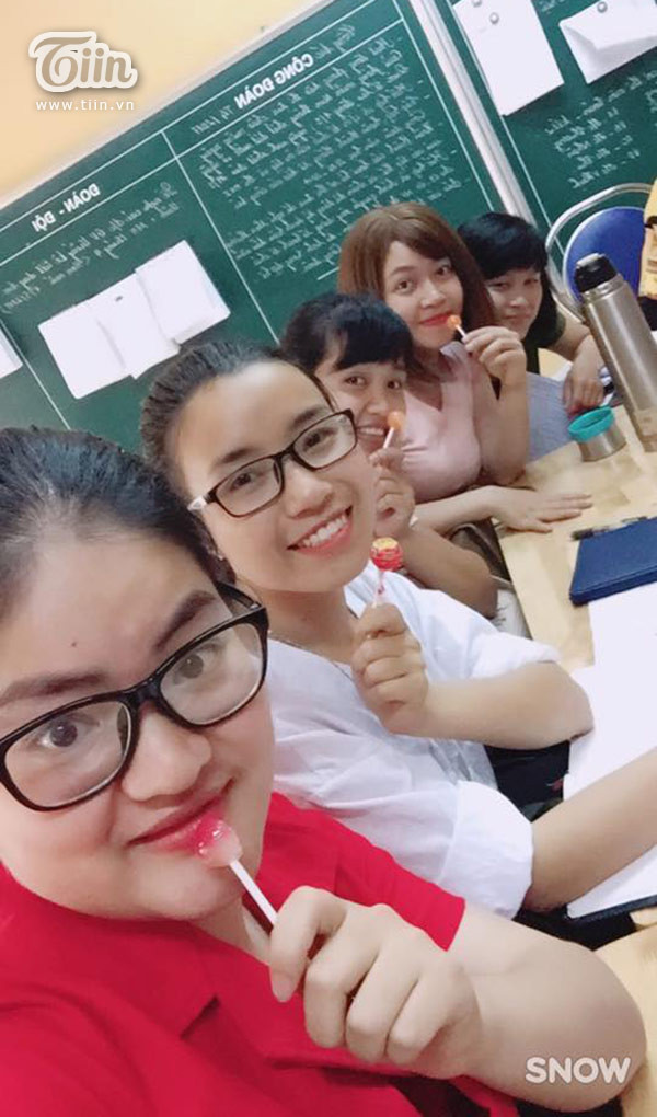 Hơn 1 năm qua, nụ cười, sự lạc quan, tấm lòng của cô đã khiến bao người yêu thương. Chúng ta sẽ mãi nhớ những điều tử tế ấy.