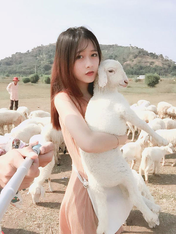 May mắn sở hữu gương mặt ưa nhìn cùng chiều cao 1m60, Ngọc Ánh cho biết cô bạn nhận thức được tầm quan trọng của ngoại hình trong cuộc sống hiện đại.