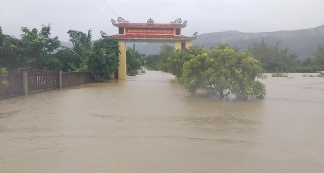 Một cổng làng ở Quảng Bình.