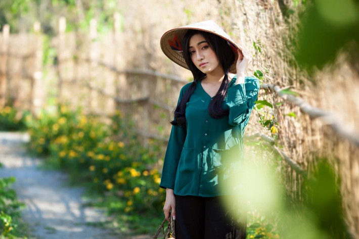 Ngắm vẻ đẹp biến hóa của cô nàng 9X chân dài.