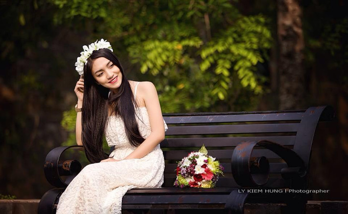 Có thể thấy nhan sắc 9X chân dài đến từ Tây Ninh có sự biến hóa rất đa dạng. Sở hữu vóc dáng bốc lửa với đầy những đường cong "chết người", nhưng không vì thế mà Thảo Như chạy theo hoàn toàn phong cách ảnh sexy, gợi cảm.