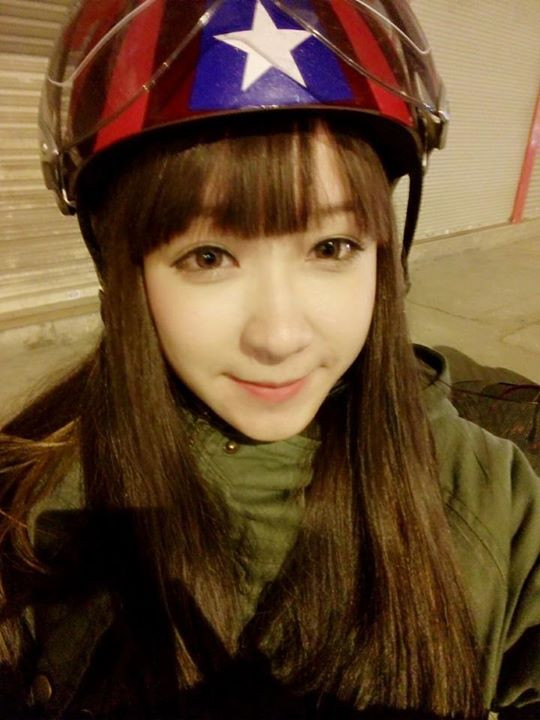 Triệu Thị Linh Hoa - T Jing Lei là hot girl 9x Mộc Châu nổi tiếng trên mạng từ lâu với ngoại hình ấn tượng, đôi mắt to tròn và khuôn mặt xinh đẹp như búp bê xứ lạ.