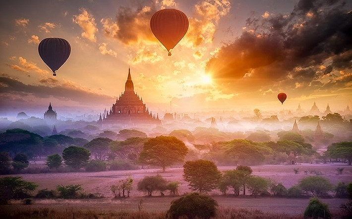 Bagan, Mandalay: Từ thế kỉ thứ 9 đến thứ 13, Bagan là thủ đô của kinh đô Pagan mà nay là Myanmar. Có giai đoạn, ở đây xây dựng hơn 10.000 đền, chùa và các tu viện. Đạo Phật là tôn giáo thống trị, nhưng Ấn độ giáo và các truyền thống địa phương khác vẫn được duy trì. Cuối thế kỷ 13, cuộc xâm lược của Mông Cổ dẫn tới sự sụp đổ của vương triều Pagan. Bagan hiện vẫn còn đó, nhưng chỉ là một điểm du lịch nổi tiếng. Ảnh Shutterstock.