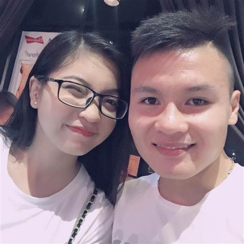 Quang Hải và bạn gái Nhật Lệ.