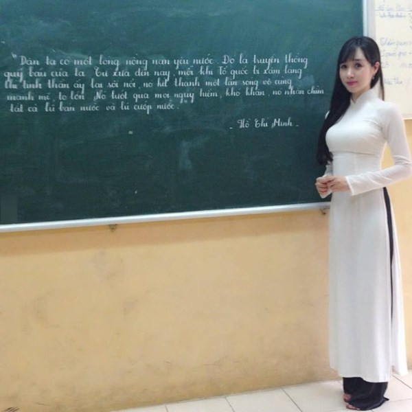 Độc giả và cư dân mạng trong nước từng không ít lần trầm trồ, ngưỡng mộ một cô giáo Lan Phương vừa xinh đẹp, duyên dáng trên bục giảng, vừa có những nét chữ đẹp và "không thể chuẩn mực hơn". Khả năng viết chữ đẹp, phong cách giảng dạy gần gũi với học sinh, đem lại hiệu quả cao và sự dịu dàng, nghiêm khắc đúng lúc, đúng chỗ... là những phẩm chất tốt đẹp nhất của cô giáo 8X Lan Phương từng được các tờ báo nhắc đến trong suốt thời gian qua.