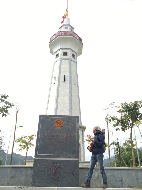 Cột cờ Lũng Pó.