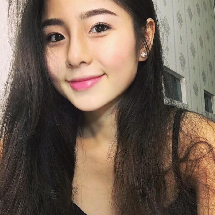 Bằng tuổi và cũng rất xinh đẹp như Trang Lou, Nam Thương - Thương Barbie cũng là một hot girl lấy chồng sớm khiến rất nhiều người bất ngờ. Là một nhân vật khá nổi tiếng của trường Đại học Sân khấu Điện ảnh Hà Nội, Nam Thương có chuyện tình cảm gắn bó từ lâu với chàng hot boy, bạn học cùng quê là Ba Duy. Tháng 10/2015, hai người chính thức về chung một nhà và trở thành một cặp đôi trai tài - gái sắc được nhiều bạn trẻ, dân mạng Việt ngưỡng mộ.