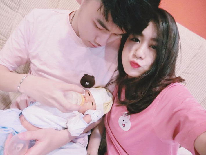 Trang Lou vốn là một hot girl xinh đẹp và rất tài năng sinh năm 1995. Cô "kết đôi" với Tùng Sơn - anh chàng vừa là bạn vừa là người yêu trong suốt 5 năm. Đã có thời điểm Trang Lou và Tùng Sơn được cho là "cặp đôi ai cũng thích" bởi ở tuổi 21, cặp đôi này đã bộc lộ nhiều tài năng, nhất là về mảng hội họa và kinh doanh, có được sự nghiệp riêng và sự độc lập về kinh tế, không phải phụ thuộc vào gia đình. Chính sự gắn bó và những điều kiện tốt kể trên đã khiến đôi bạn trẻ đi đến đám cưới vào tháng 12/2015.