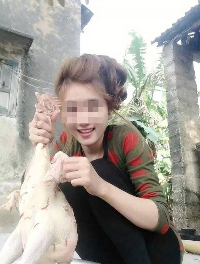 Trong lần đầu tiên ra mắt gia đình, bố mẹ của người yêu, các cô gái trẻ luôn muốn cố gắng tỏ ra là người tháo vát, giỏi nội trợ, nhưng không phải ai cũng thành công. Giết mổ và làm lông gà, vịt là một công việc không dễ nhưng cũng không quá khó nhưng nó cũng đủ là một thử thách vô cùng "khó nuốt" với những cô nàng vốn không quen với việc nội trợ. Và trong lúc "đánh vật" với những chú gà, vịt, các cô gái trẻ thường để lại những khoảnh khắc bá đạo, những thảm họa bếp núc như loạt ảnh trên đây.