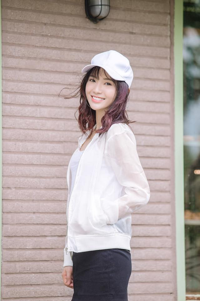 Dù nổi tiếng, được nhiều người yêu thích là vậy nhưng trong môi trường mạng xã hội, việc vướng phải những bình luận, nhận xét trái chiều, những tin đồn là điều hoàn toàn có thể xảy ra. Với Bảo Trang, sau khi đoạn clip cô ngồi hát trên xe buýt được lan truyền rộng rãi, đã có một bộ phận dân mạng cho rằng đoạn clip là một chiêu trò, một cách PR "trá hình" để Bảo Trang được nhiều người biết đến hơn.