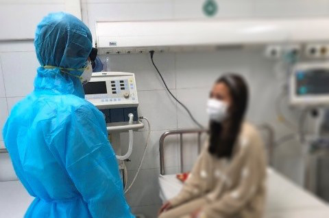 Tính đến 15h20 ngày 30/1, có 3 trường hợp người Việt Nam trở về từ Vũ Hán được xác định dương tính với virus corona. 3 người hiện đang được cách ly và điều trị tại Bệnh viện đa khoa tỉnh Thanh Hóa và Bệnh viện Nhiệt đới Trung ương. (Trong ảnh là nữ bệnh nhân Nguyễn Thị Tr. 25 tuổi, trú tại huyện Yên Định, tỉnh Thanh Hóa (nguồn ảnh: BTH).