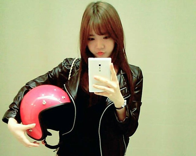 Rudya Yoo thường xuất hiện với phong cách thời trang đơn giản, trẻ trung. Ảnh: FNBV.