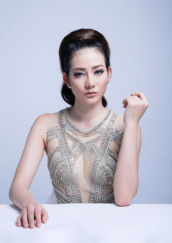 Với sống mũi cao thẳng, khuôn mặt của cô nàng trở nên cân đối hơn, xinh đẹp hơn rất nhiều.