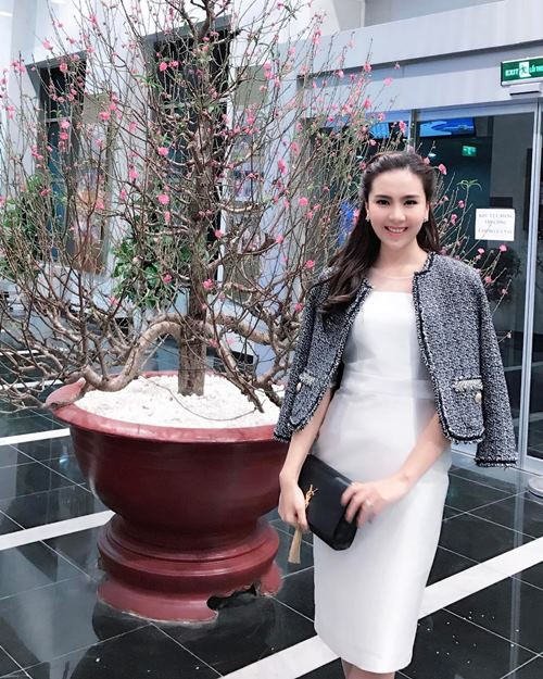 Chiếc ví nhỏ nhắn của Yves Saint Laurent có giá gần 120 triệu đồng.